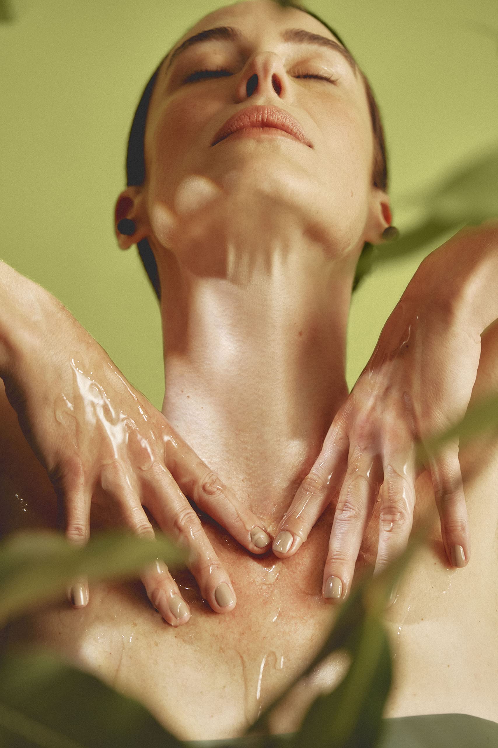 natura - Ekos Andiroba Triple Phase Shower Oil - Restorative In-Shower or Bath Body Oil - Anti-Damage - Scented - Bath Oil - Skin Moisturizer - Vegan Skin Care - Brazilian Beauty - 6.7 fl oz (200ml) - Image 3