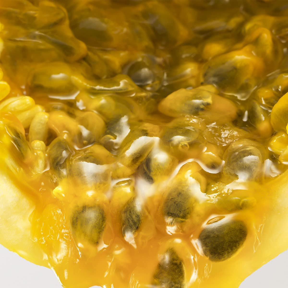 Natura - Passion Fruit Soothing Exfoliating Shower Gel - Maracujá Oil & Seed Scrub, Vegan, Sulfate-Free, pH-Balanced Body Exfoliant & Cleanser - Body Wash - Vegan Skin Care - 6.2 fl oz (185ml) - Image 4